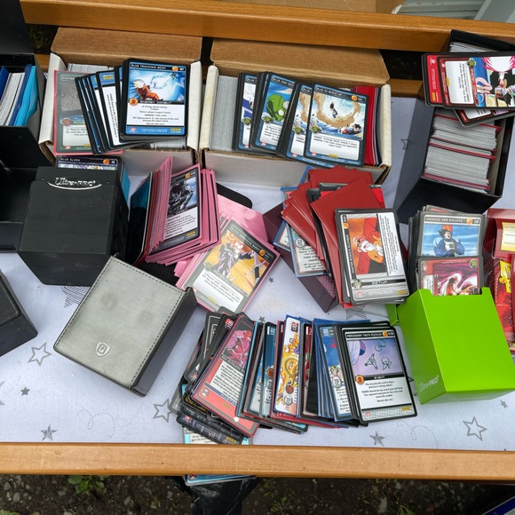 Over 1000 Dragon balls playing game cards in great shape